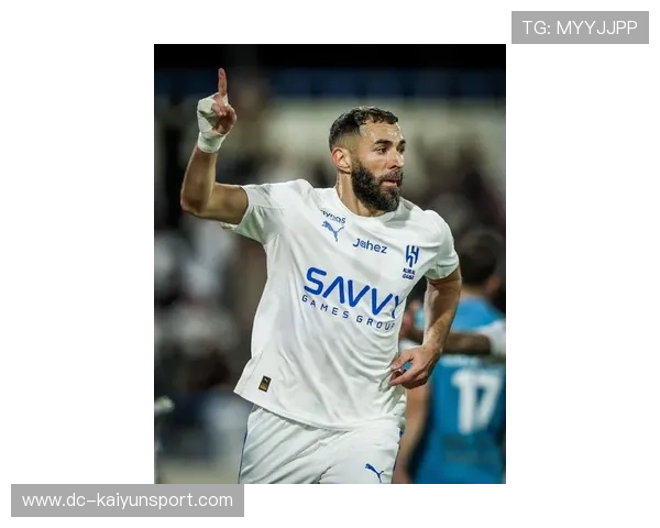 本泽马引领沙特新月首胜，锋线实力得到展现